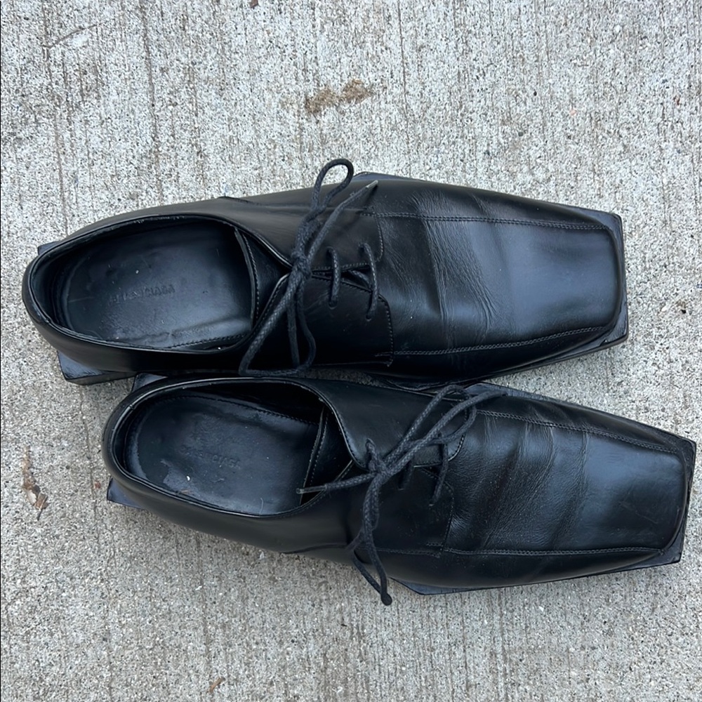Balenciaga Black Leather Boots Sleek Design